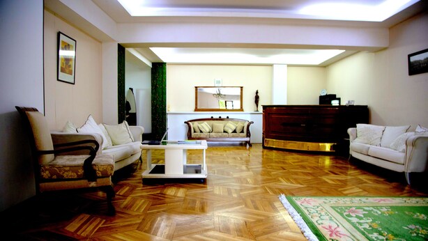 Lobby sitting area - Hotel Satori (Tbilisi)
