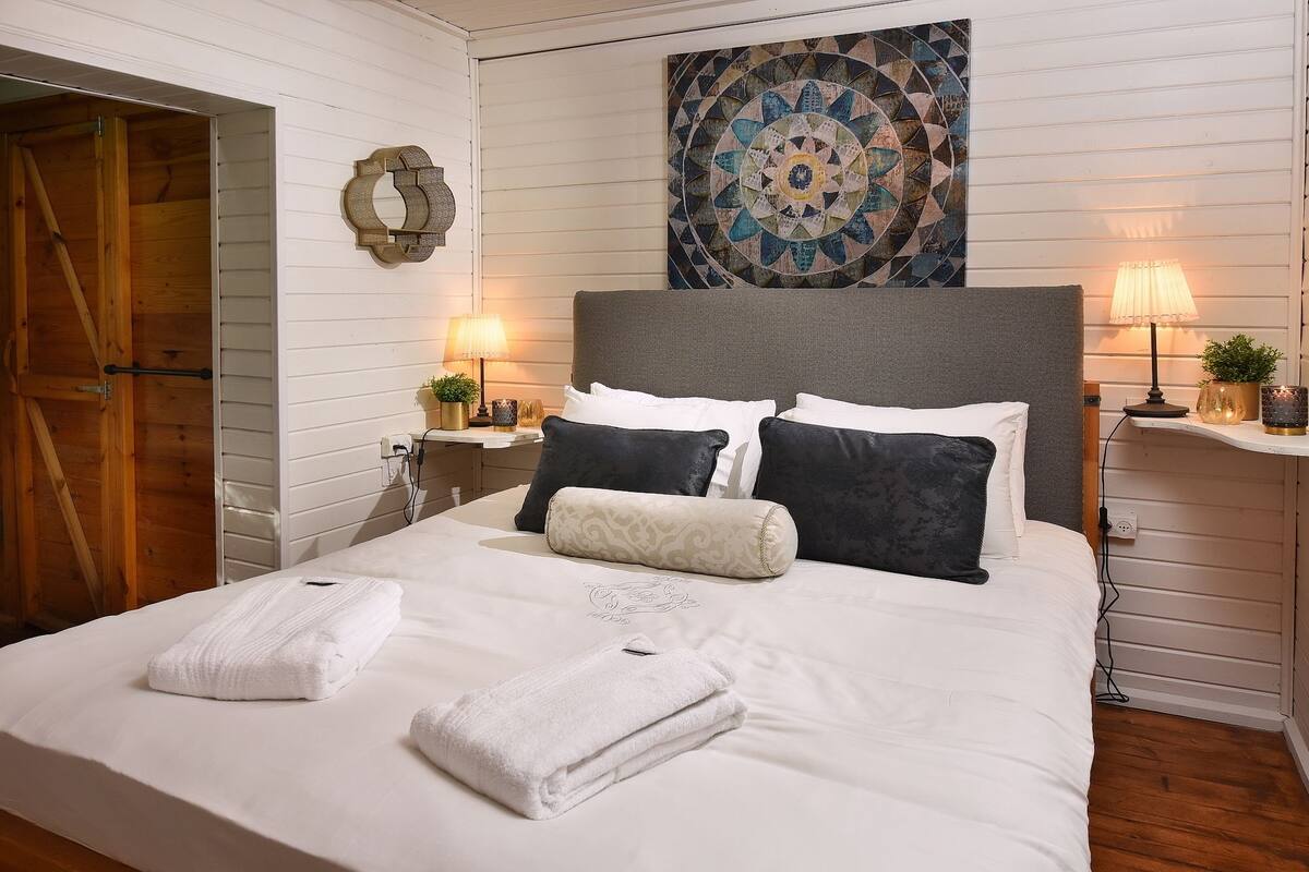 Tempat tidur lipat/tambahan, Wi-Fi gratis, dan seprai linen