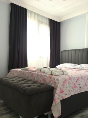 Design-Apartment | 1 Schlafzimmer, hochwertige Bettwaren, Betten mit Memory-Foam-Matratzen
