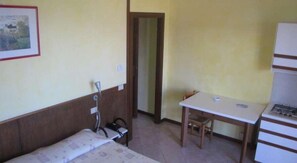 Studio | Bureau, accès au Wi-Fi (inclus), literie fournie
