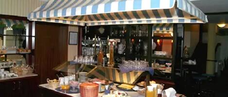 Daily buffet breakfast (EUR 8 per person)