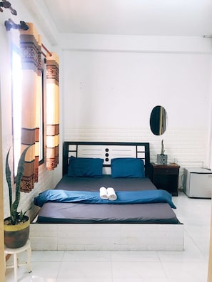 Dobbeltrom for 1 person – basic | Blendingsgardiner, wi-fi (inkludert) og sengetøy