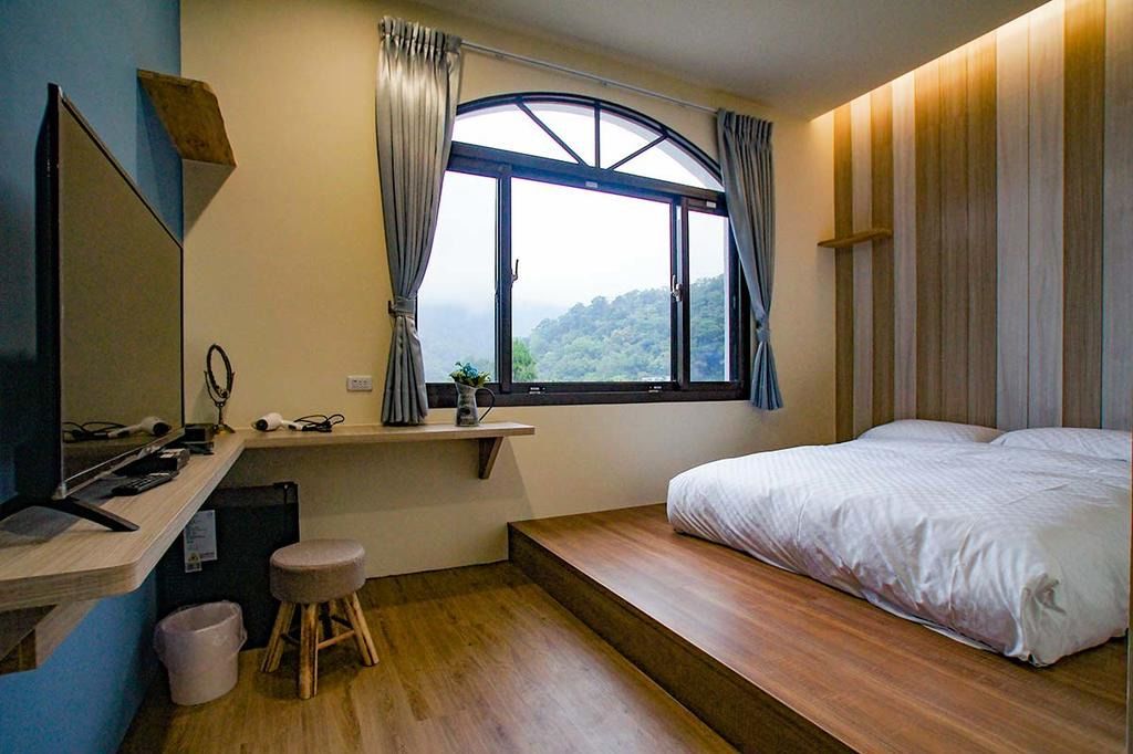 201 Double Room | Desk, blackout drapes, rollaway beds, bed sheets