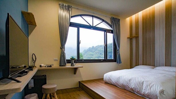 Habitación doble | Escritorio, cortinas opacas, camas supletorias y ropa de cama