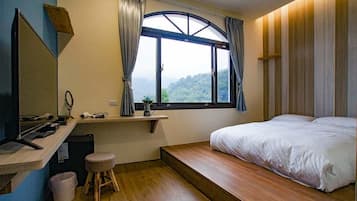 201 Double Room | Desk, blackout drapes, rollaway beds, bed sheets
