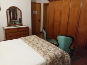 Classic-Dreibettzimmer | Zimmersafe