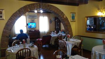 Aperto a colazione, pranzo e cena