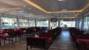 A spacious restaurant with high ceilings, large windows, and a modern interior design. - Karaali Kpalicalari ve Otel Tesisleri (Sanliurfa)
