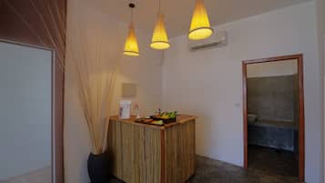 Couples treatment room(s), body treatments, hydrotherapy, aromatherapy