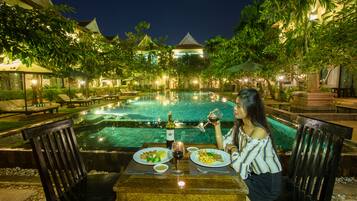 Lunch and dinner served, local and international cuisine