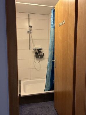 Shared bathroom - Pension Falter (Nideggen)