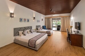 Studio Suite | Minibar, in-room safe, desk, soundproofing - Manas Lifestyle Resort Igatpuri (Igatpuri)