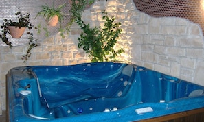 Indoor spa tub