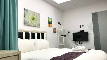 Quarto casal standard | Escrivaninha, cortinas blackout, quartos à prova de som