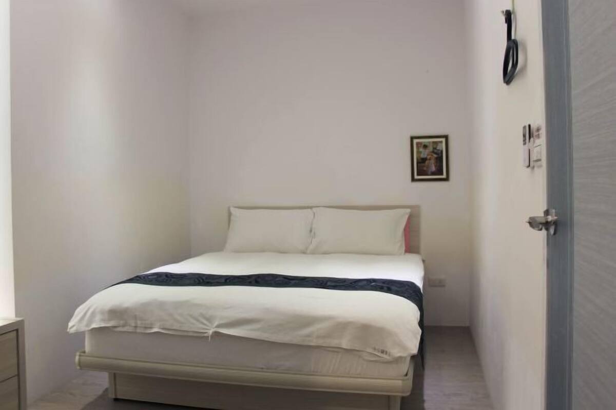 Desk, blackout drapes, soundproofing, WiFi (free)