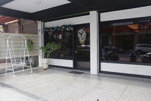 Property entrance - Little Pianist Hostel (Hualien City)