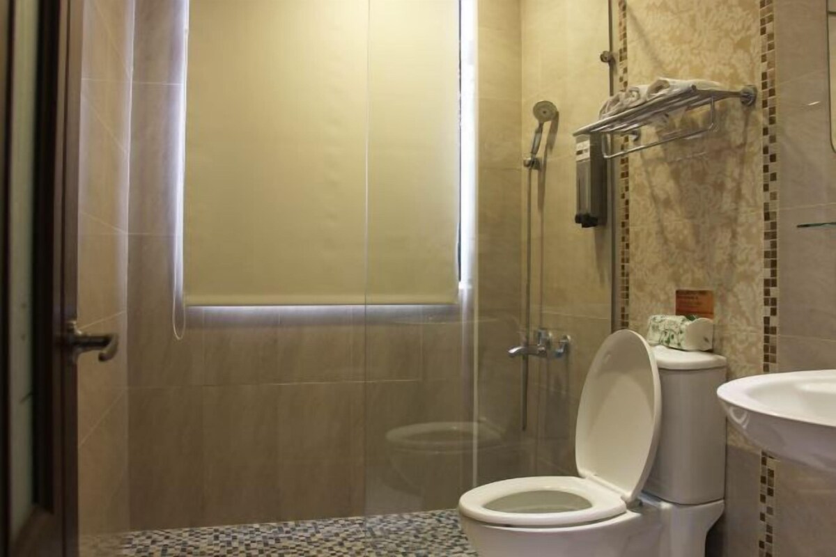Bathroom | Shower, free toiletries, hair dryer, slippers