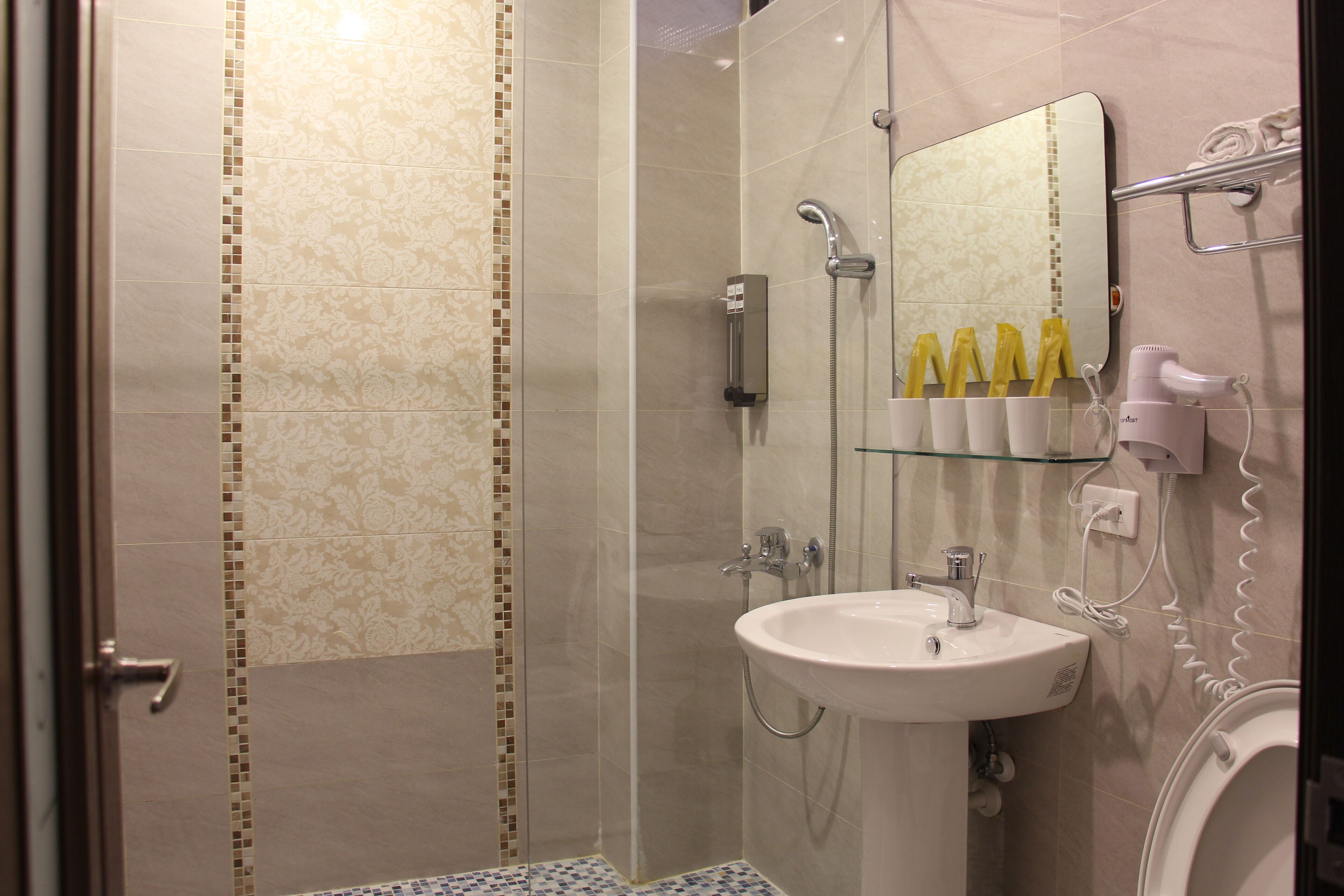 Basic Double or Twin Room | Bathroom | Shower, free toiletries, hair dryer, slippers