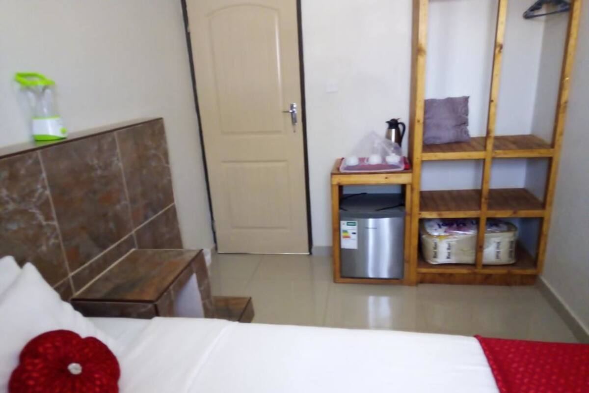 Habitación individual | Escritorio, tabla de planchar con plancha, camas extra y wifi gratis