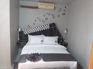 Habitación doble | Escritorio, tabla de planchar con plancha, camas extra y wifi gratis