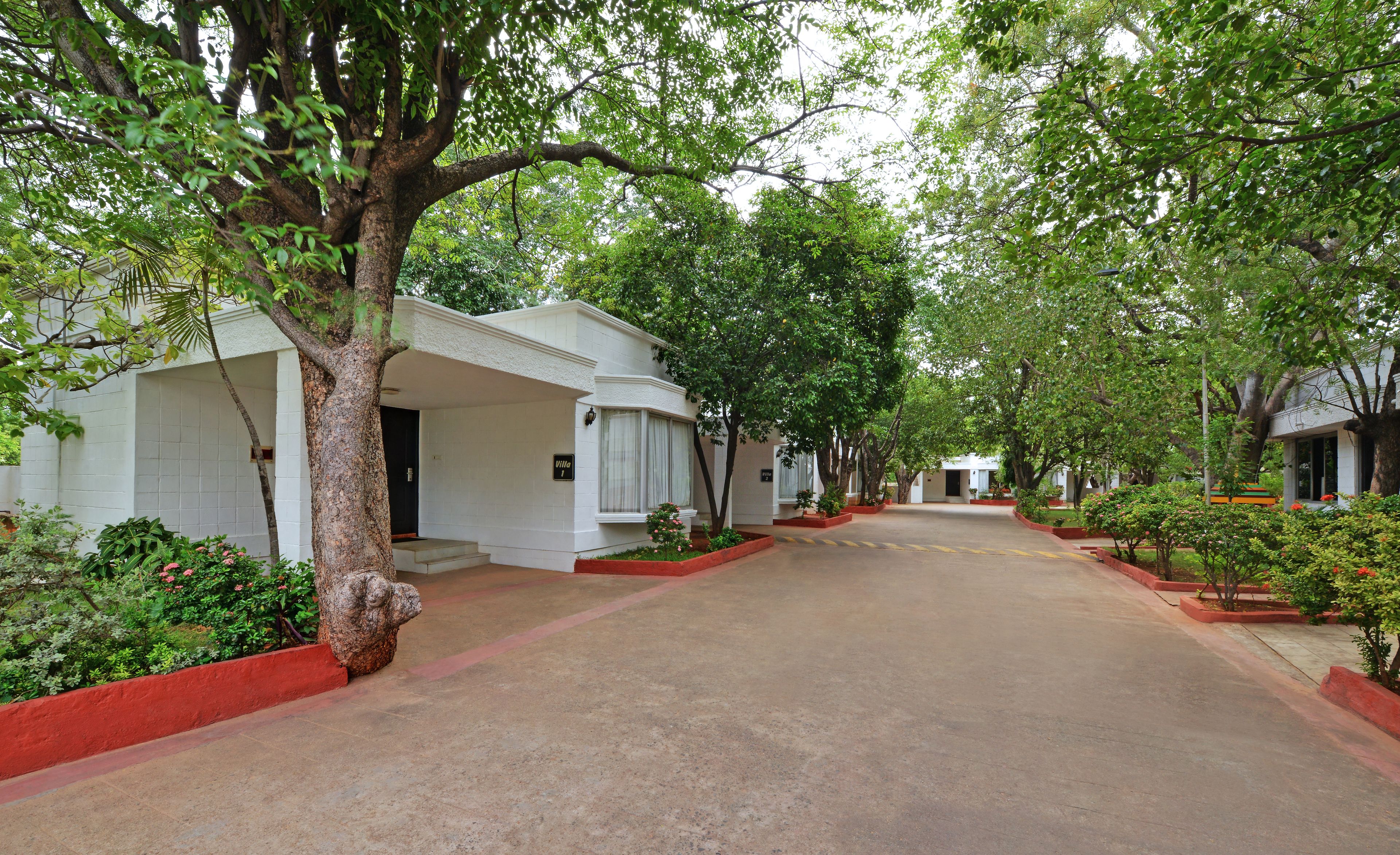 deluxe villa | garden view