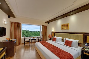 Royal Suite | Premium bedding, down comforters, in-room safe, desk