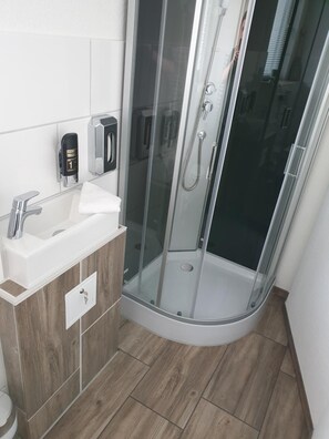 تجهيزات دش، مجففات شعر، مناشف