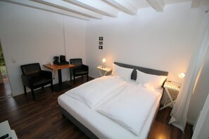 مكتب وواي فاي مجانًا وملاءات أسرّة