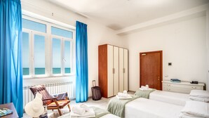A hotel room with two beds, a wardrobe, a desk, and a chair. - Villa MG Hotel (Santa Marinella)