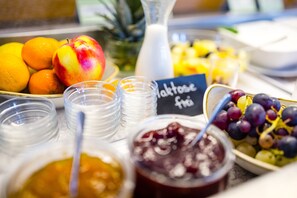 Breakfast buffet - Landhotel Küffner (Pfedelbach)