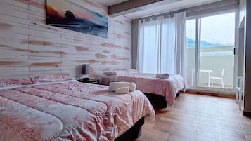 Chambre Double Familiale | Bureau, rideaux occultants, Wi-Fi gratuit, draps fournis