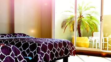 Family Double Room | Desk, blackout drapes, free WiFi, bed sheets