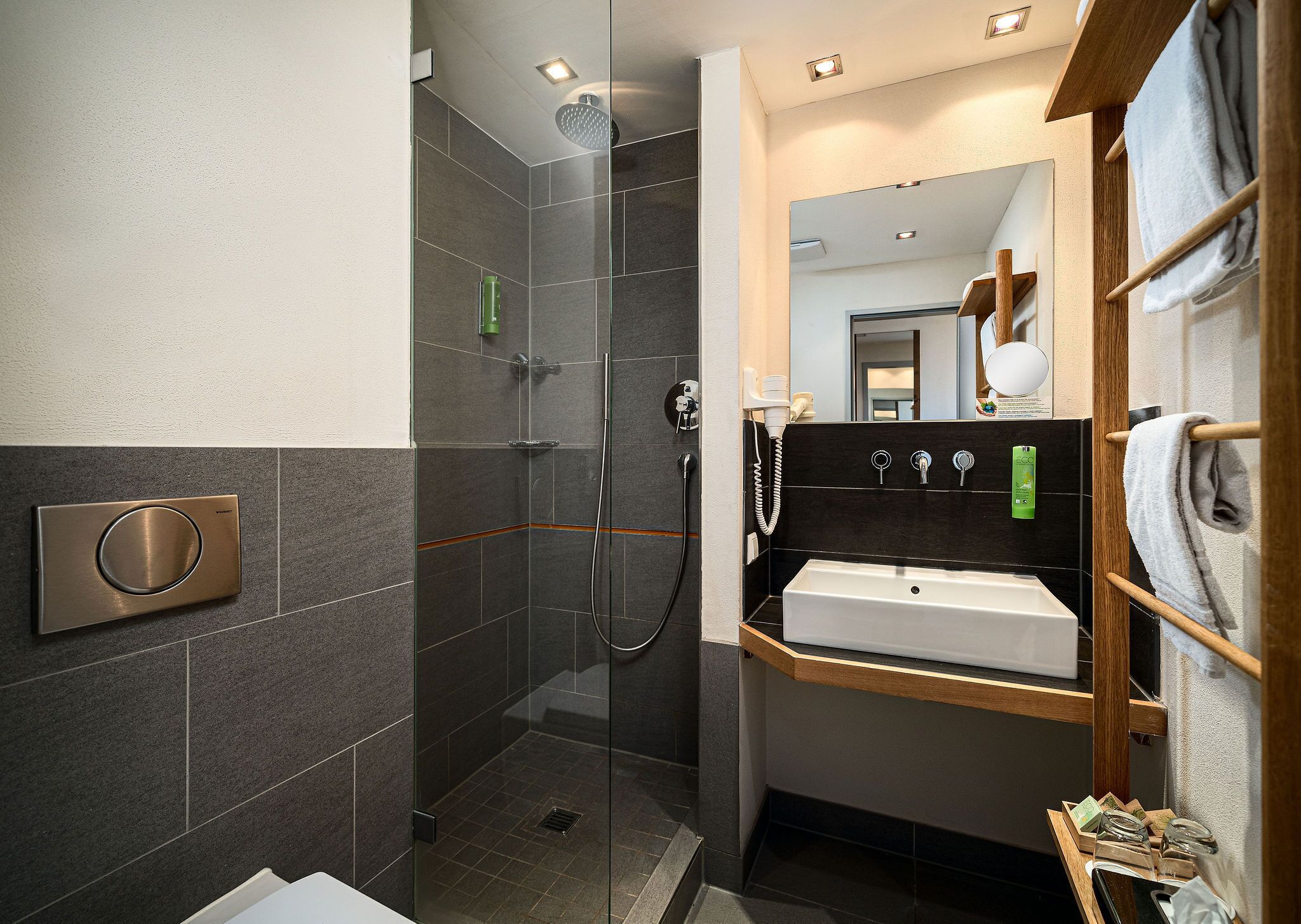 eco-friendly toiletries, towels