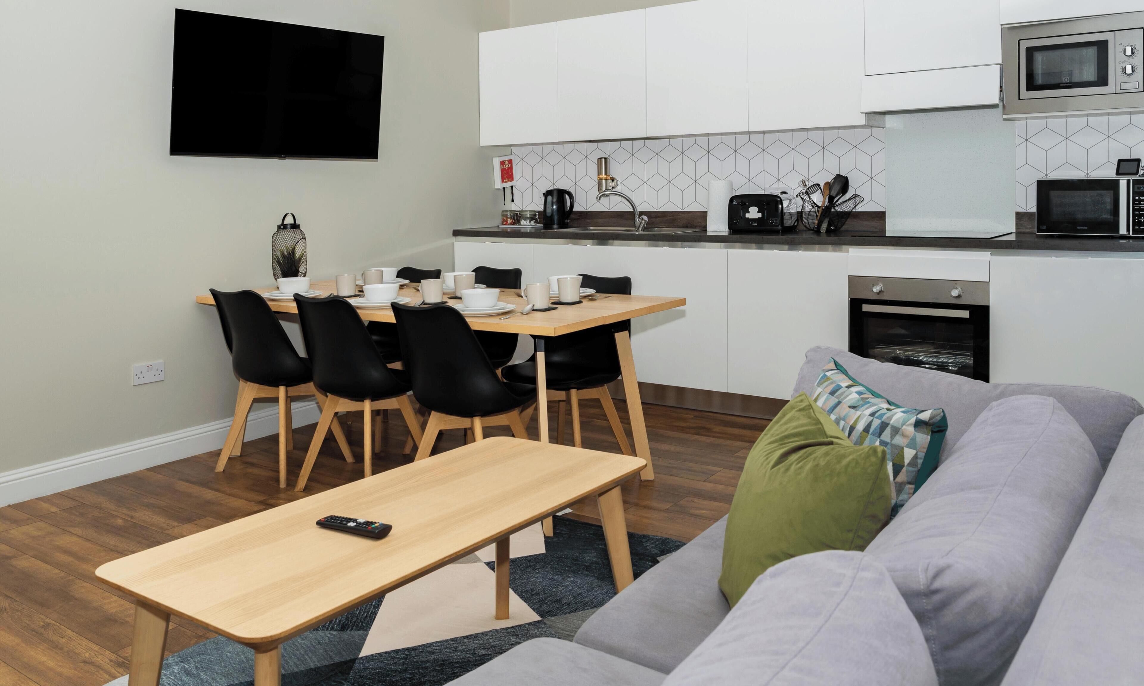 Apartment, 3 Bedrooms (2) | Living area | Flat-screen TV