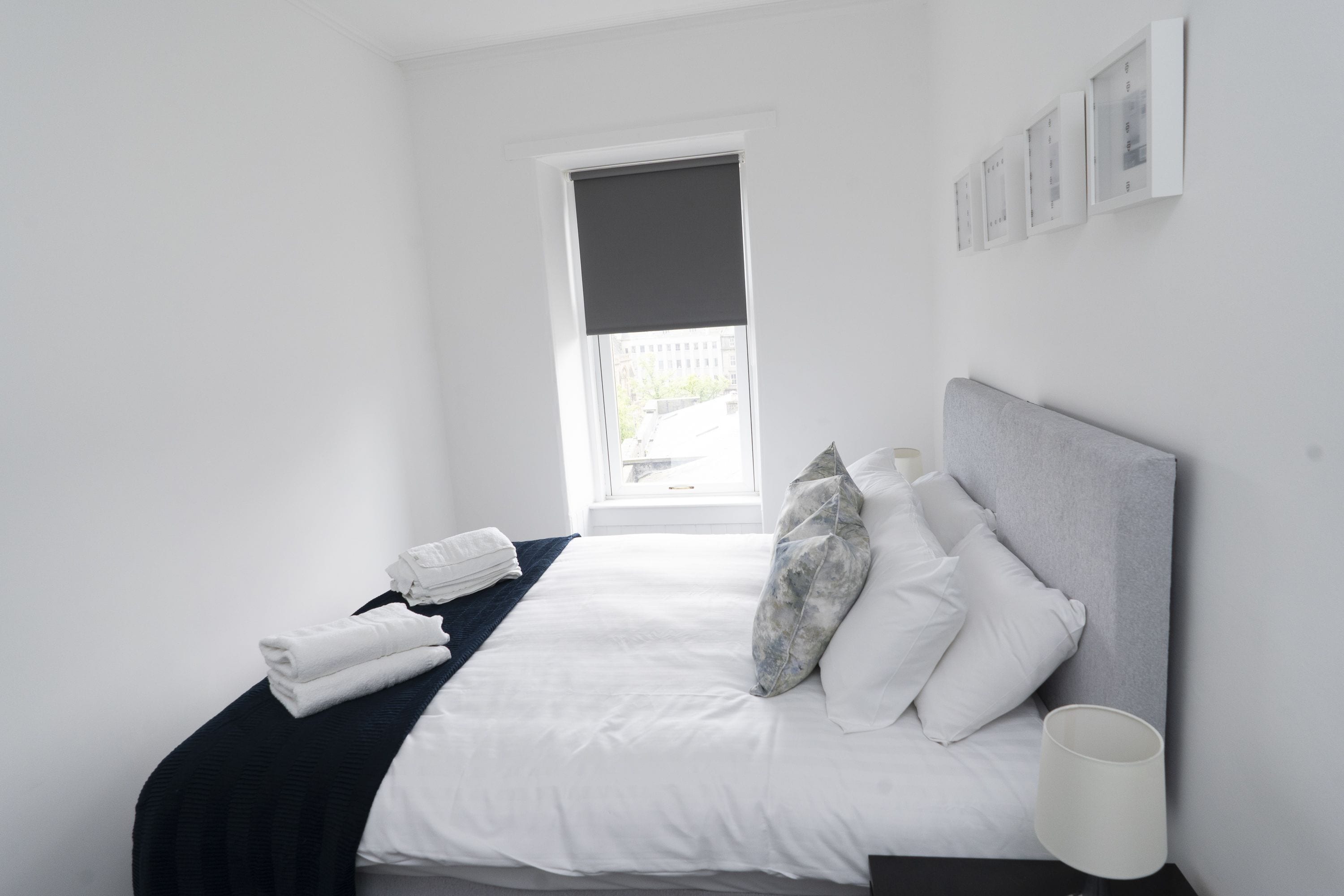 Fer et planche à repasser, Wi-Fi gratuit, draps fournis