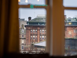 Apartment, 3 Bedrooms (1) | Iron/ironing board, free WiFi, bed sheets - GreenStar Apartments (Dundee)