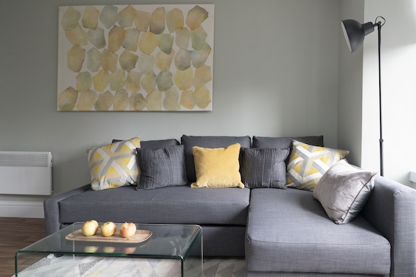 Apartment, 1 Bedroom (3) | Living area | Flat-screen TV