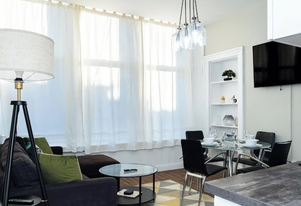 Apartment, 1 Bedroom (1) | Iron/ironing board, free WiFi, bed sheets - GreenStar Apartments (Dundee)