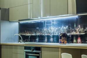 Fridge, oven, stovetop, electric kettle - Arkadiya Hills Family Apartment (Prymorsk Raion)