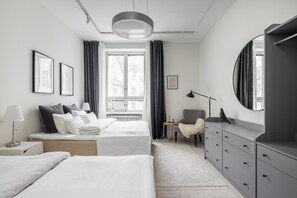 Comfortable City Home with 2 Bedrooms | Individualmente decorados, individualmente mobiliados, escrivaninha