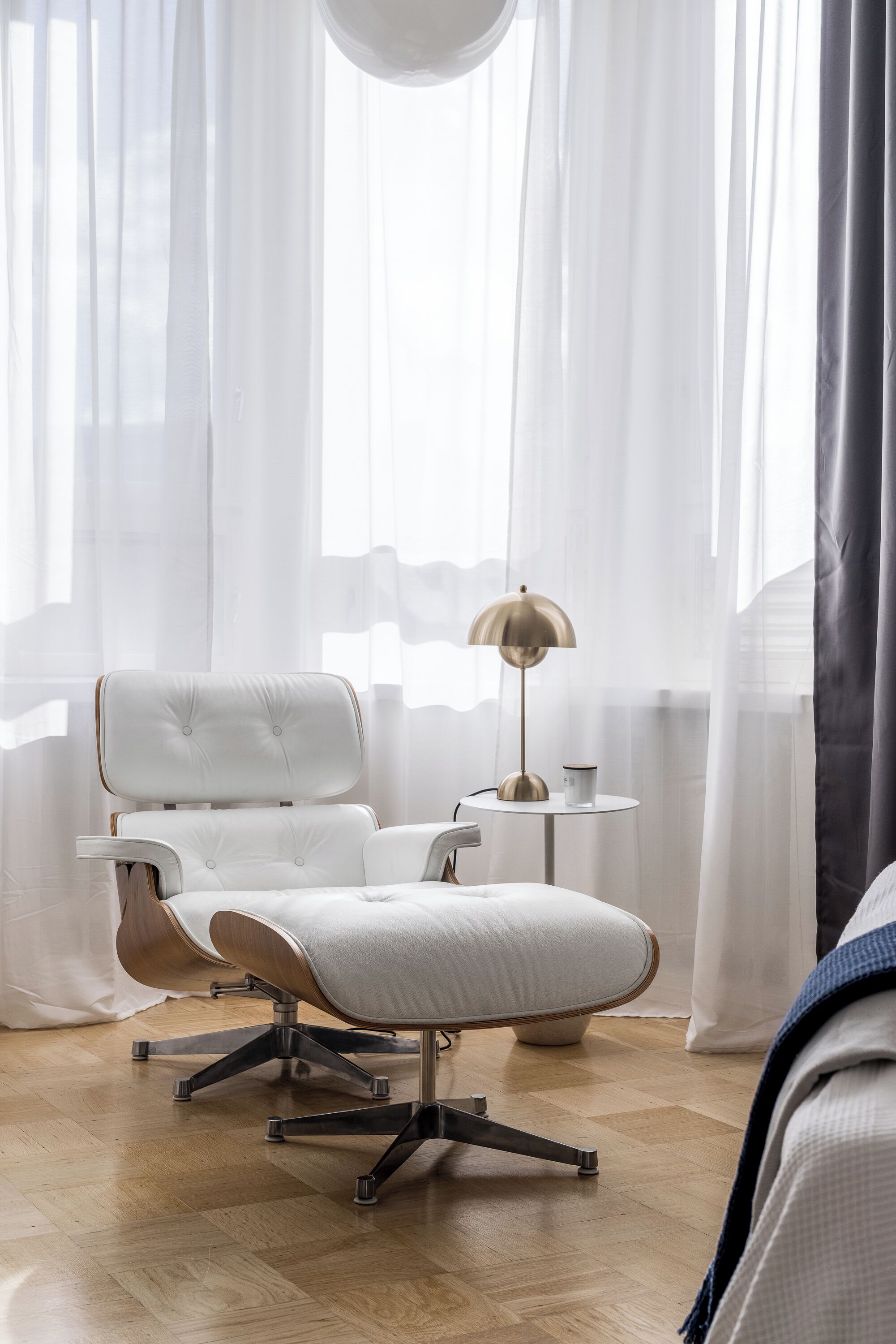 Elegant City Home | Sérhannaðar innréttingar, sérvalin húsgögn, skrifborð