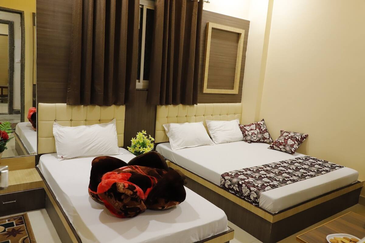 Royal Triple Room | 1 bedroom, desk, laptop workspace, blackout drapes