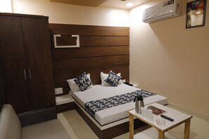 Royal Suite | 1 bedroom, desk, laptop workspace, blackout drapes - HOTEL ROYAL SUITES (Ajmer)