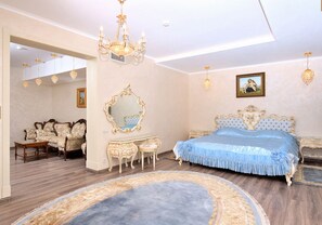 スーペリア スイート 2 ベッドルーム キッチン | デスク、遮光カーテン、アイロン / アイロン台、WiFi (無料)