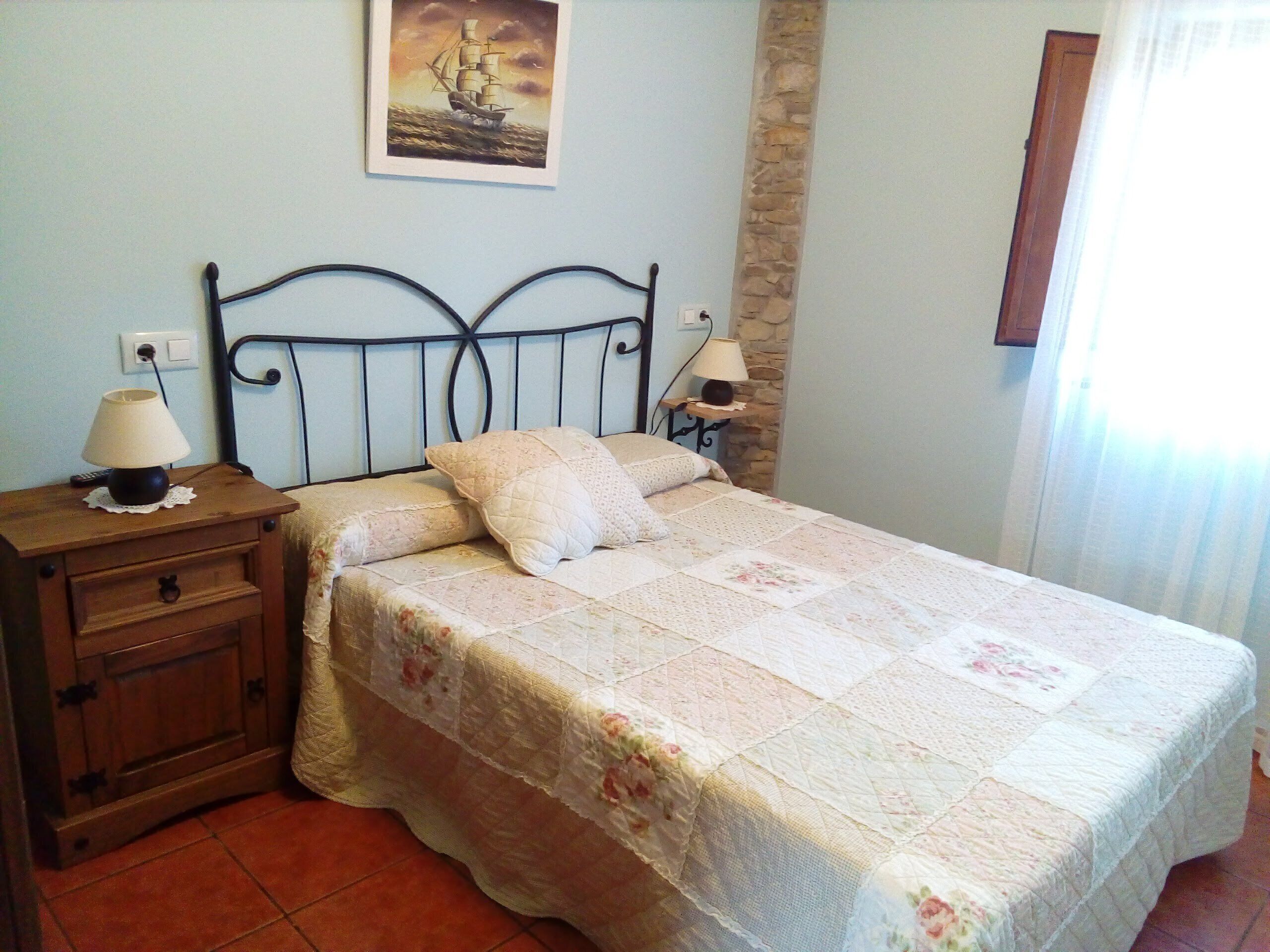 2 chambres, fer et planche à repasser, Wi-Fi, draps fournis