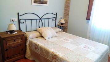 2 chambres, fer et planche à repasser, Wi-Fi, draps fournis