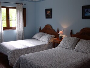 2 chambres, fer et planche à repasser, Wi-Fi, draps fournis