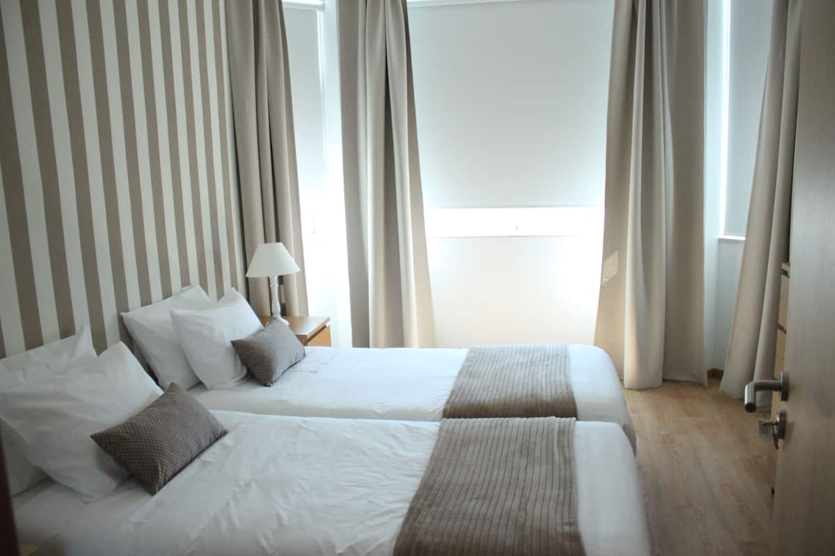 Twin kamer, gedeelde badkamer | Geluiddichte muren, gratis wifi, beddengoed