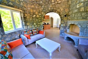 Villa, 3 Schlafzimmer | Wohnbereich | Flachbildfernseher