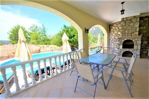 Villa, 3 chambres | Balcon